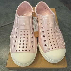 Native Kids Water Shoes - Light Pink and White